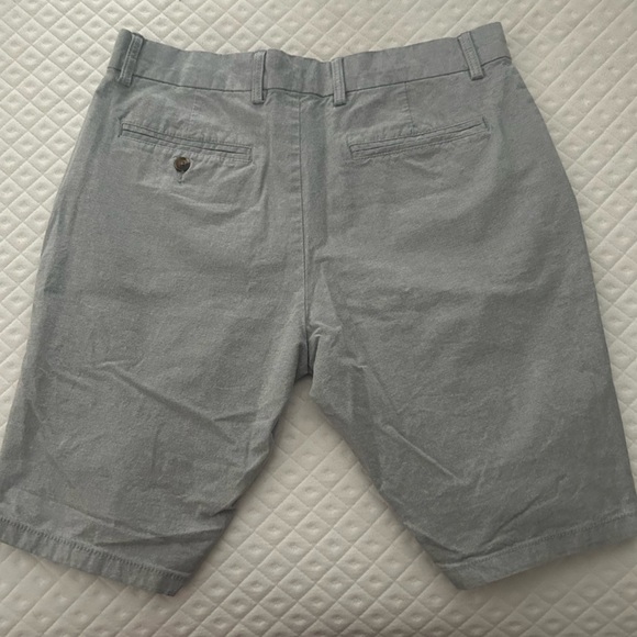 Men’s grey khaki shorts - Picture 2 of 3